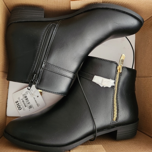 Liz Claiborne Shoes - Liz Claiborne Black Ankle Boots with Gold Zipper